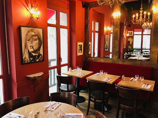 Cafe-des-Artistes-Biarritz-salle1