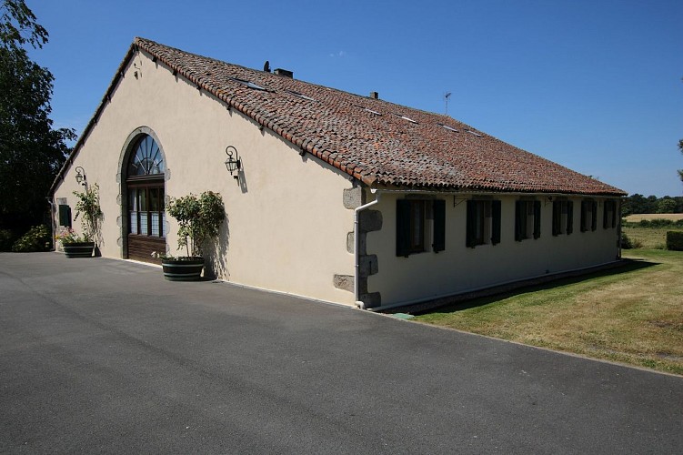 neuvy-bouin-gites-la-bonniniere-facade1