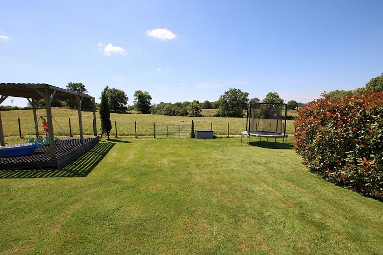 neuvy-bouin-gites-la-bonniniere-jardin