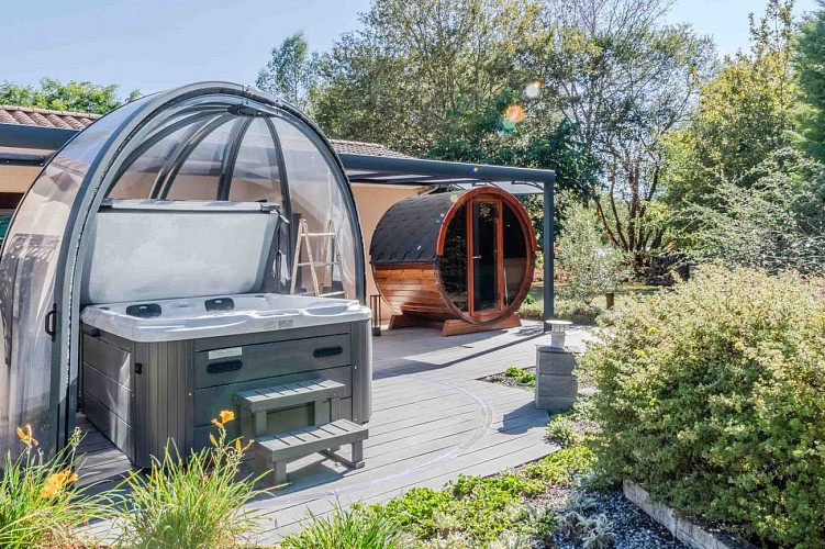 gite-piscine-sauna-spa-pres-de-bordeaux-lescale-sud-gironde-gite-tribord-couple-40