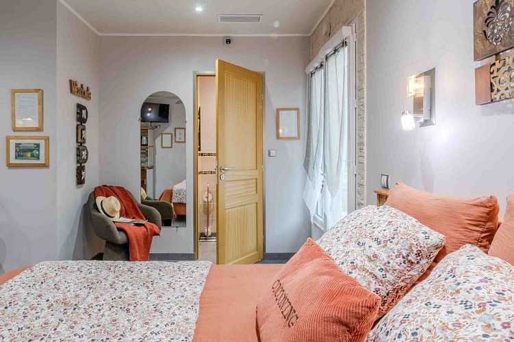 gite-piscine-sauna-spa-pres-de-bordeaux-lescale-sud-gironde-gite-babord-couple-11