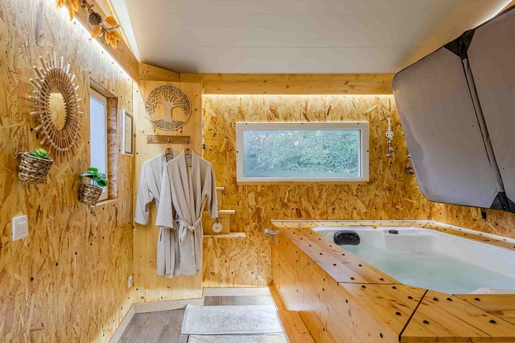 gite-piscine-sauna-spa-pres-de-bordeaux-lescale-sud-gironde-gite-babord-couple-28