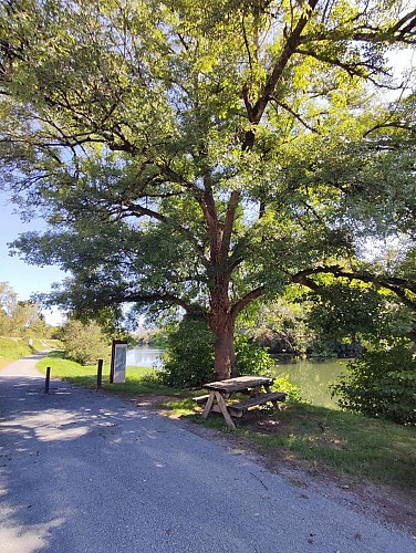 Aire pique nique St Front de Pradoux 1