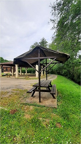 aire pique nique saint martin des combes table toit tourisme vallee isle 2