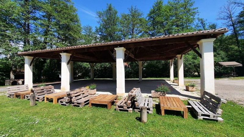 aire pique nique saint martin des combes halle tourisme vallee isle