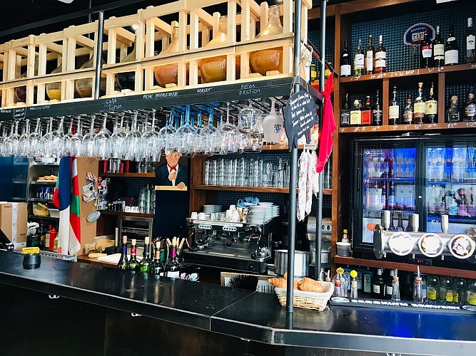 Le-Petit-Coin-Biarritz-bar1-2