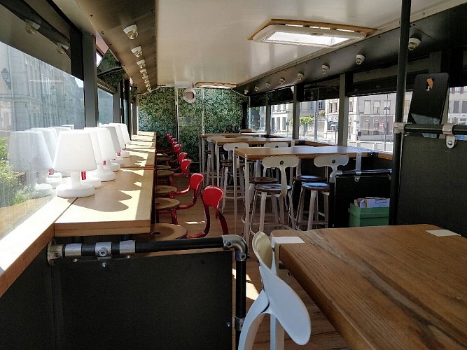 bressuire-restaurant-le-chat-perche-interieur-bus