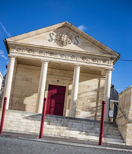 Le tribunal et l'église de Saint Savin
