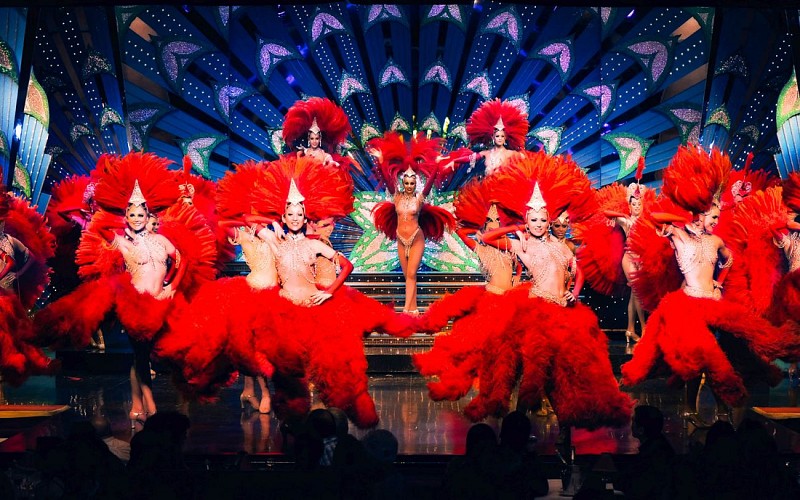 Moulin Rouge Show with Champagne