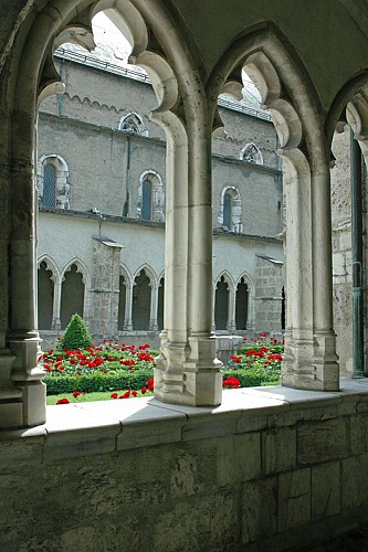Le cloître de la Cathédrale Saint-Jean-Baptiste