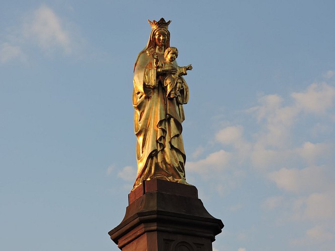Statue de la Vierge à l'enfant au Schiebenberg