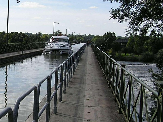 Tourisme-fluvial-du-centre1
