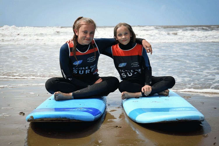 COURS DE SURF EN FAMILLE