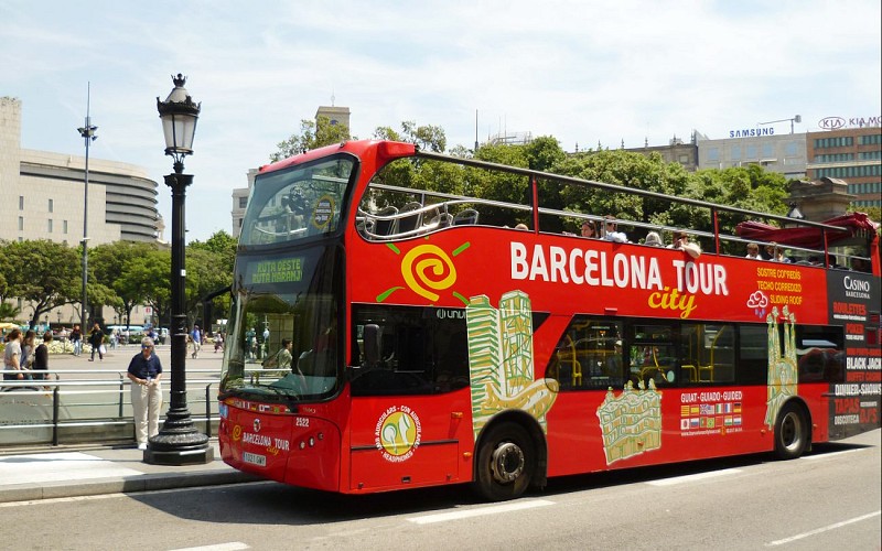 Barcelona By Land & Sea - Hop On-Hop Off Bus + Boat Tour