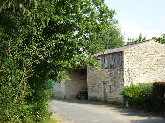 Le village-rue de la Rivière à Saint-Hilaire-la-Palud