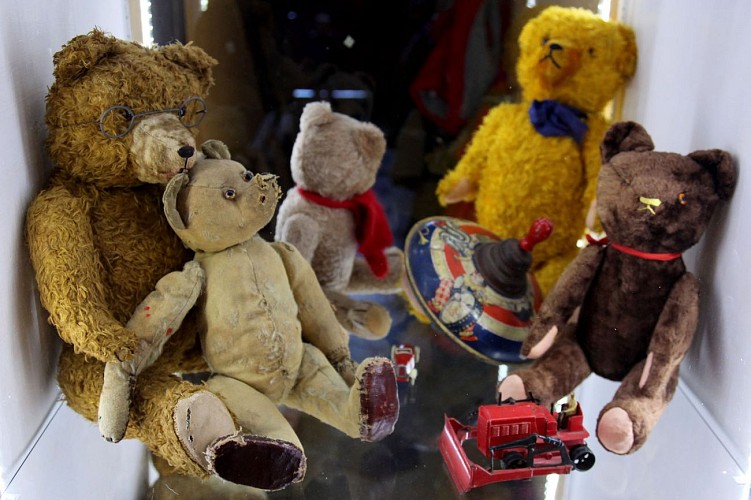 Musée du Jouet et de l'Enfant - Peluches