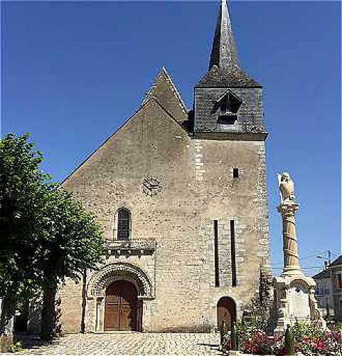 Portail occidental de l'église Saint-Pierre-Pezou