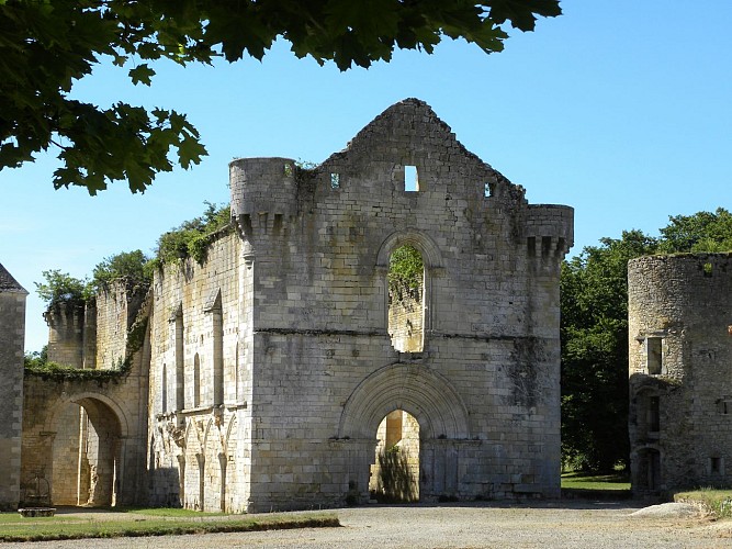 L'Abbaye de la Réau (privée ne se visite pas) 