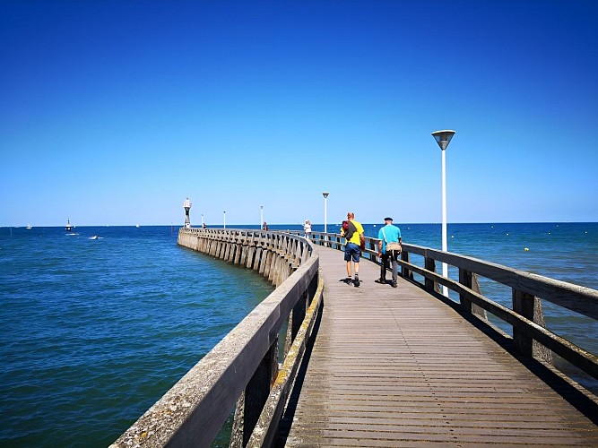 courseulles-jetee-soleil-ciel