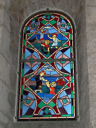 Vitrail nord de l'abside de St-Pierre dessiné par Jean Hugo