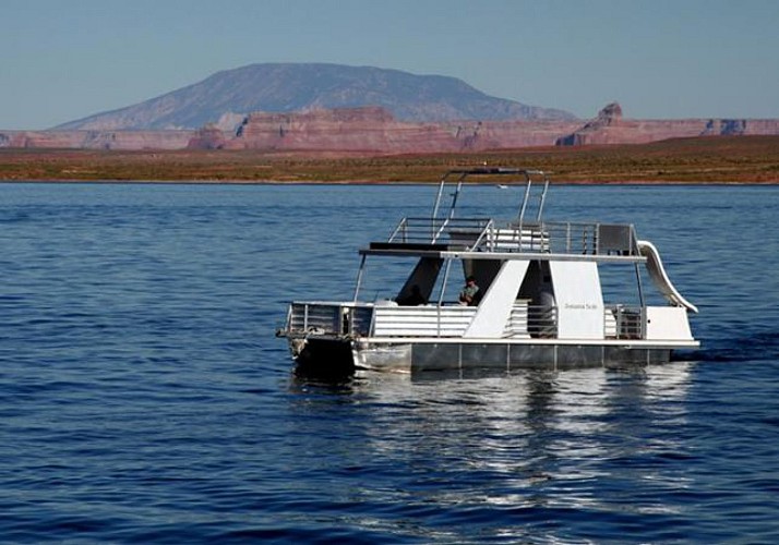 Location de bateau à moteur au Lake Powell à la journée - Page