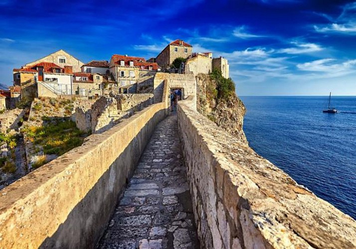 Visite guidée en bateau et à pied sur l’histoire de Dubrovnik & dégustation de produits locaux