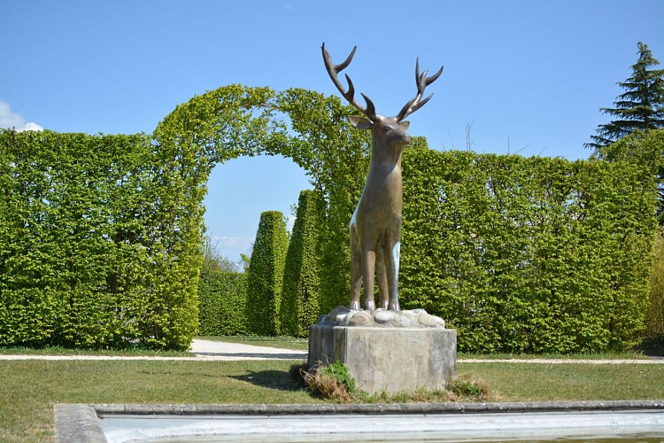Sculpture "Le Cerf" de Toros