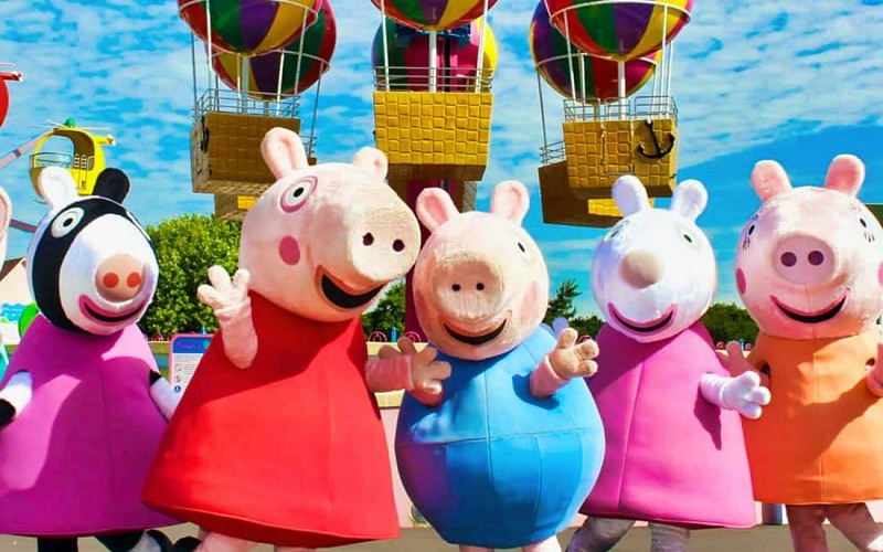 Peppa Pig World Express Tour with Entry to Paultons Park