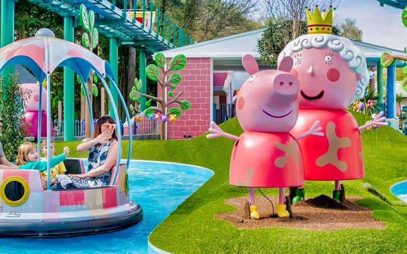 Peppa Pig World Express Tour with Entry to Paultons Park