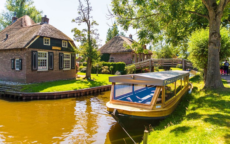 Cultural activities - Giethoorn Day Trip from Amsterdam by Bus & Boat