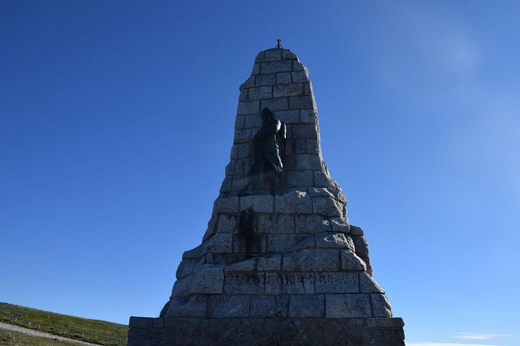 Le monument en hommage des "Diables bleus"