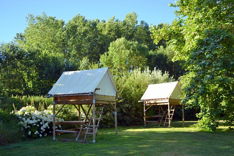 Bivouac sur pilotis du camping Les Plages de la Loire