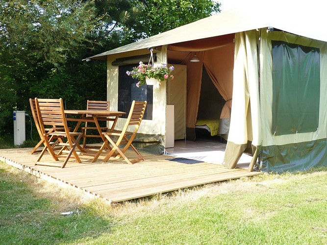 Bivouac sur pilotis du camping Les Plages de la Loire