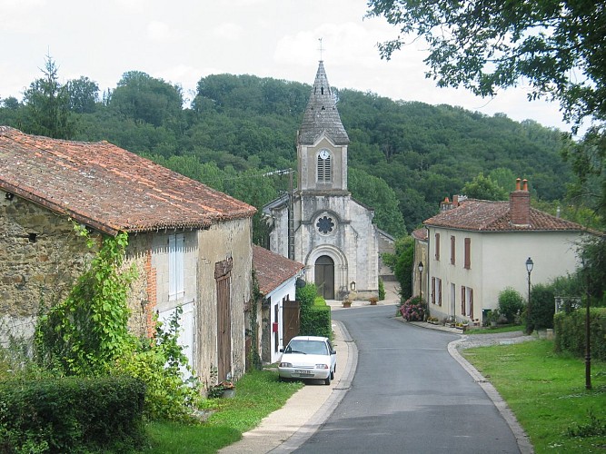 départ du centre du village à côté de l'église 