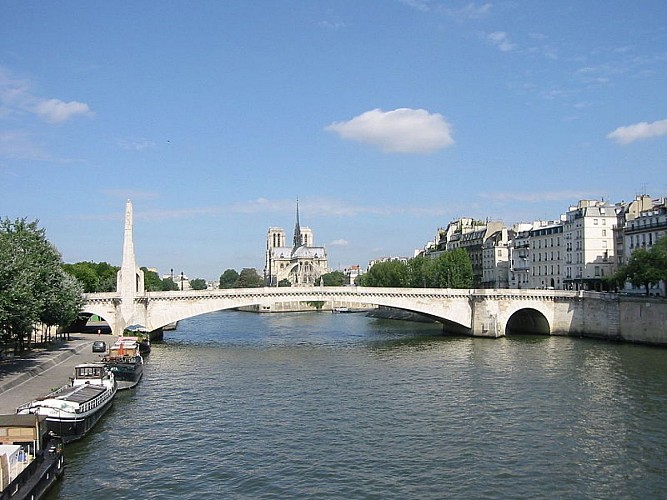 Statue du pont de la Tournelle