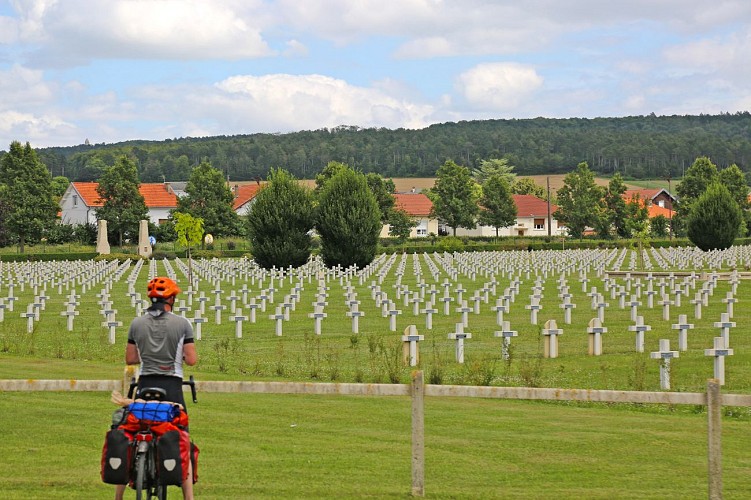 FRANZÖSISCHER SOLDATENFRIEDHOF BRAS-SUR-MEUSE