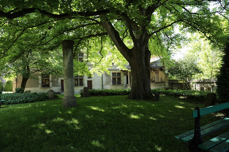 Garden of the Princerie Museum