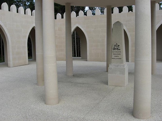 ISLAMISCHES DENKMAL