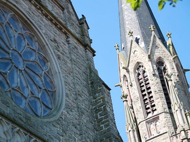 DIE KATHEDRALE DES HEILIGEN MARTIN UND DER ALBE-TURM