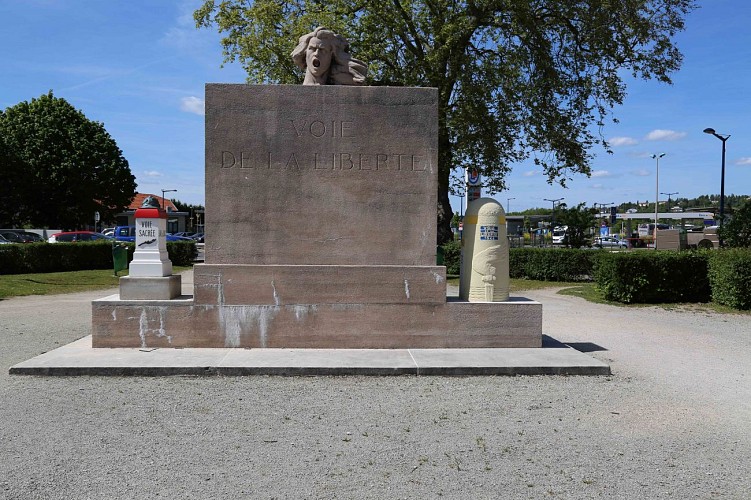 Monument - borne Voie Sacrée