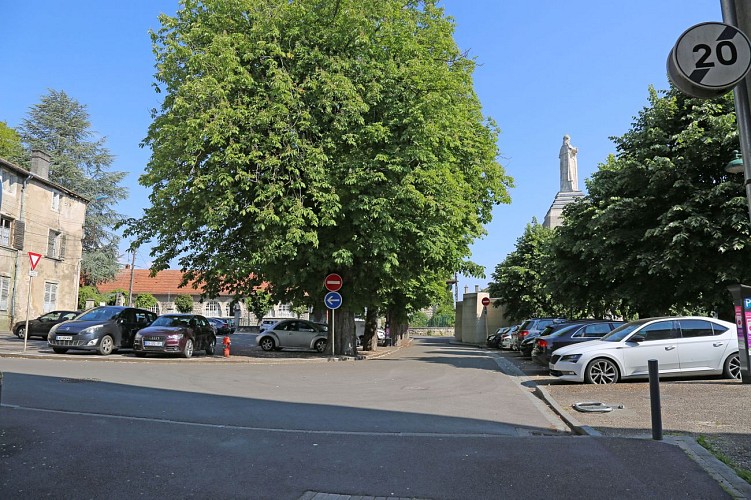 PARKPLATZ DER BEFREIUNG