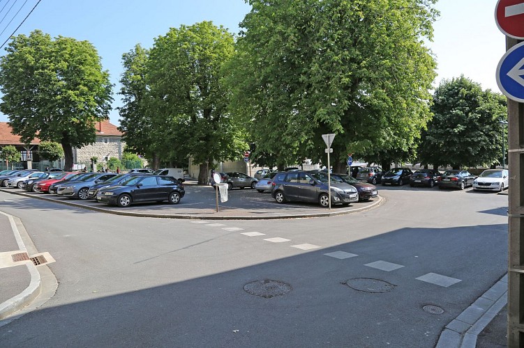 Parking de la libération - monument à la victoire