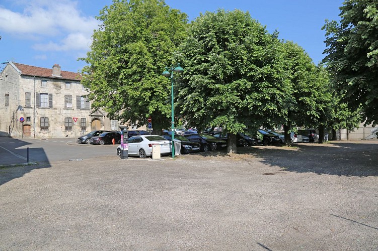 Parking de la libération - monument à la victoire