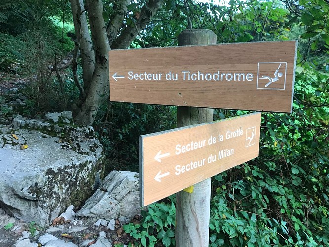 Signaletique-falaise-Esquit-LEES-ATHAS