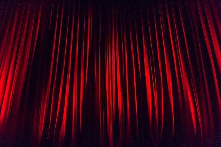 stage-curtain-660078-640