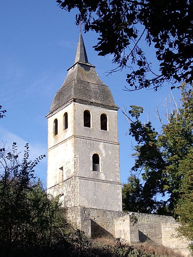 Porte médiévale et clocher de l'église de la Madeleine