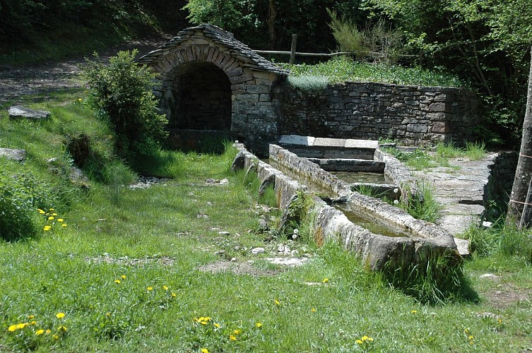 Fontaine voûtée de Montaliès