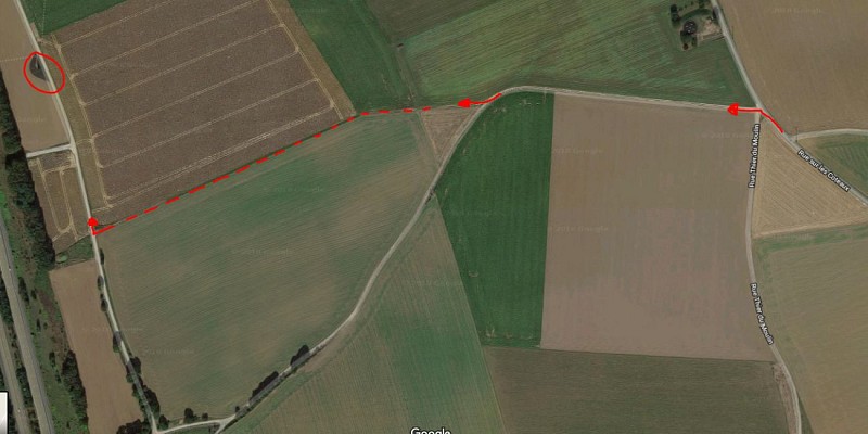 Sla rechts af, de weg omhoog Rue sur les Coteaux. Neem vervolgens het pad links voordat u aan de watertoren komt.