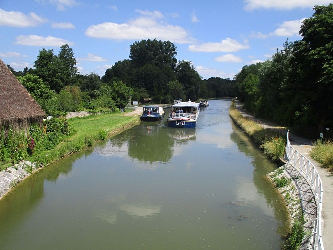 Montbouy - halte nautique et canal de Briare
