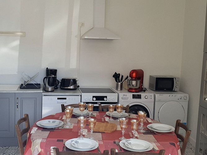 Cuisine lave vaisselle lave linge sèche linge etc...